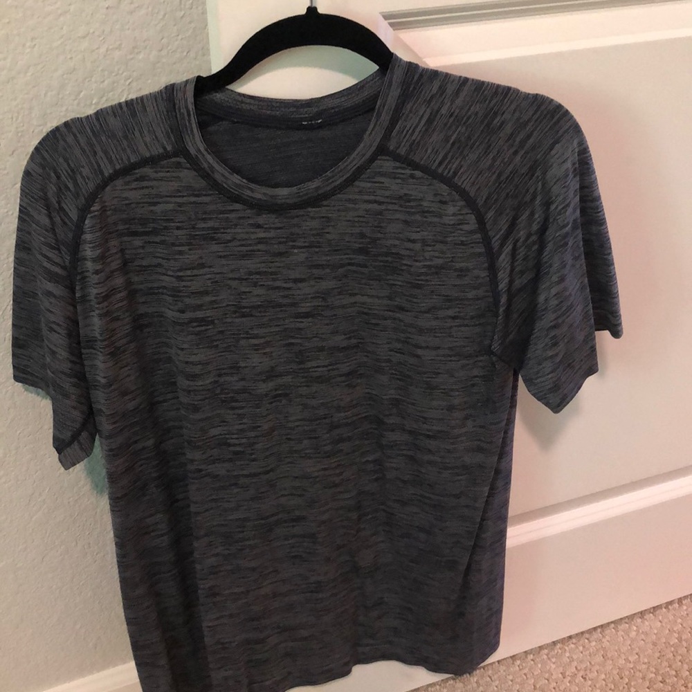 Lululemon men’s performance shirt